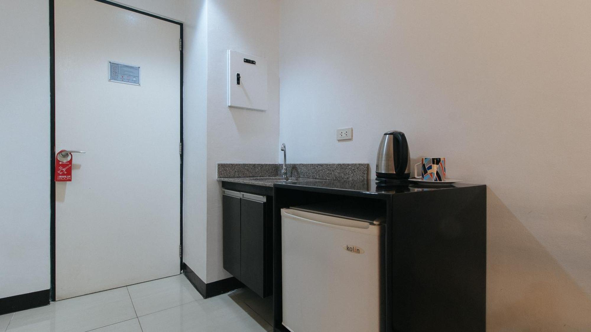 RedDoorz Plus @ Banawe Quezon City Weekly Stay Exterior foto
