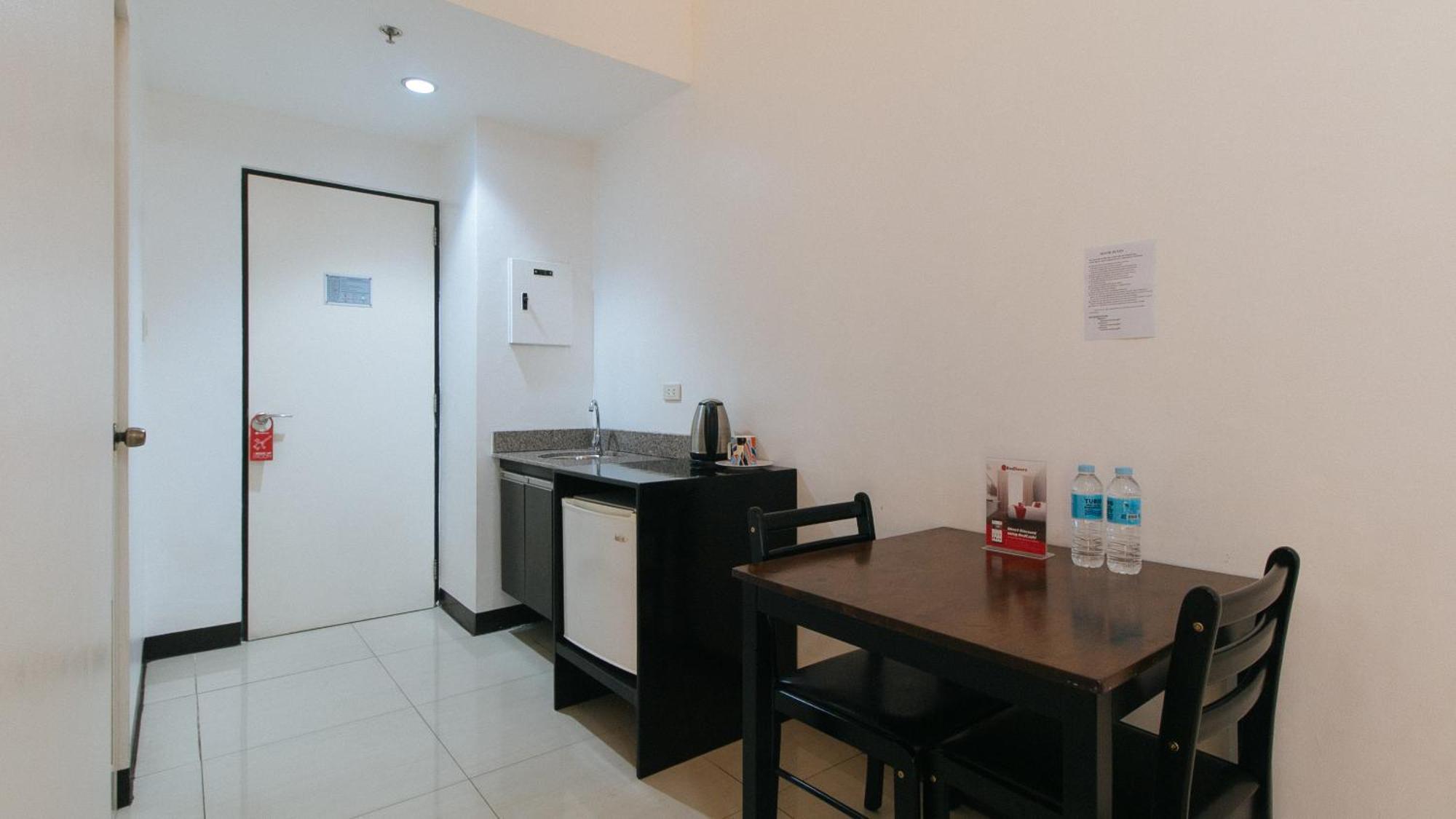 RedDoorz Plus @ Banawe Quezon City Weekly Stay Exterior foto